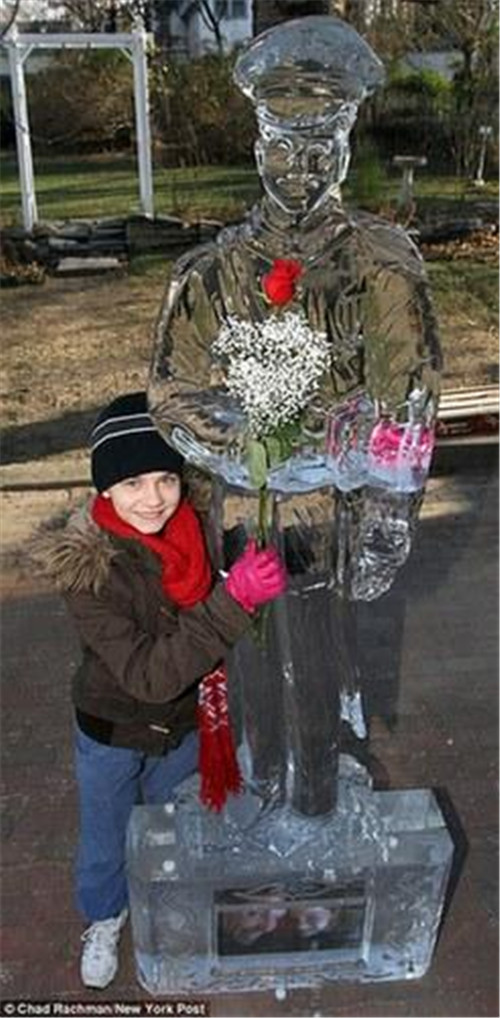 320名圣诞老人整体冲浪？？？八一八圣诞节奇闻趣事