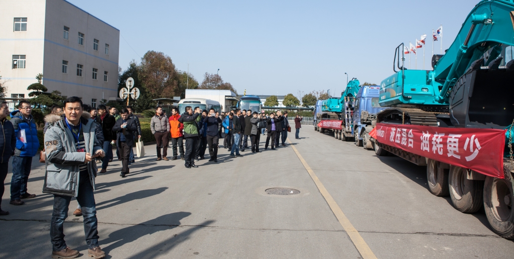 就这样被你征服！恒峰g22智能100台液压混淆动力挖掘机挺进矿山