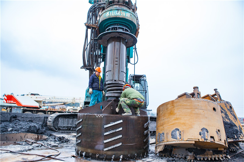 水下钻孔80米，，，，恒峰g22智能旋挖钻机震撼施工时势