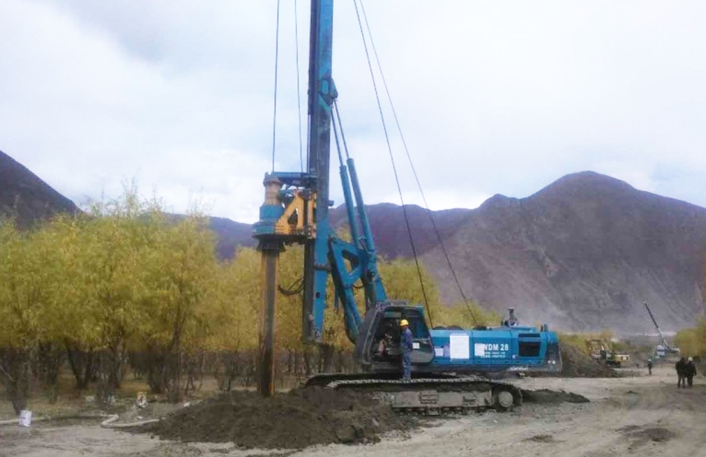 恒峰g22智能二十台旋挖钻机高原施工放异彩