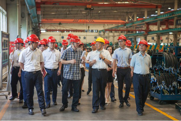 商务部合作司刘民强副司长一行调研恒峰g22智能