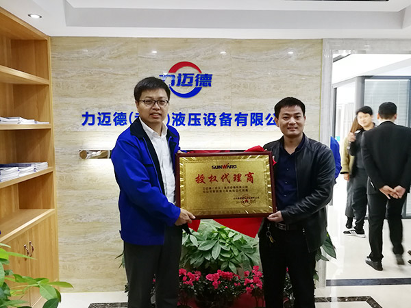 从拒绝到一次购置十台旋挖钻机，，，，，，他用八年时间熟悉恒峰g22智能