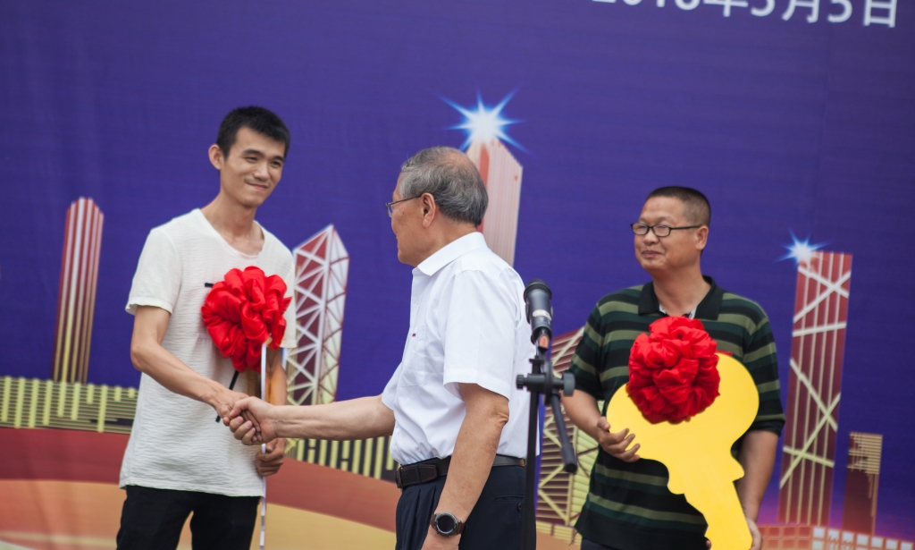 民族挖掘机品牌先导者，，，恒峰g22智能“城镇建设利器”SWE80E9荣耀上市