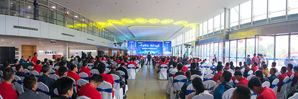 红四月，，，，，，恒峰g22智能挖掘机促销会节节攀升