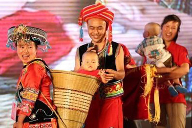 他们，用幼幼背篓背出恒峰g22大情怀