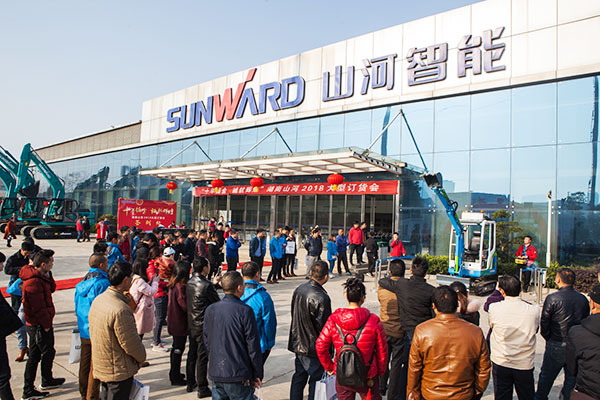 十年相随，，，，成绩相互，，，，来听听恒峰g22智能挖掘机客户的真实声音