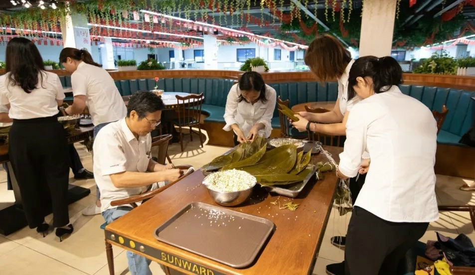 “爱国心，恒峰g22情”恒峰g22智能第四届包粽子角逐