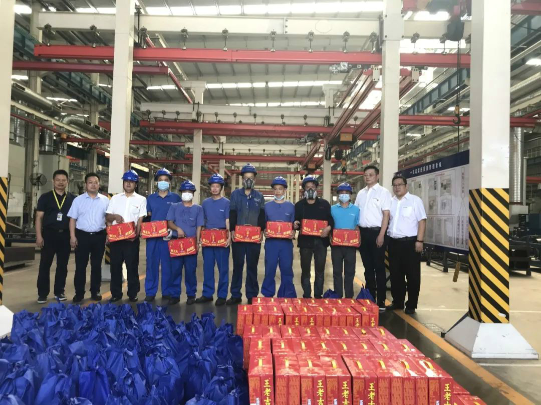 夏季炎炎送清冷，区总关切暖人心