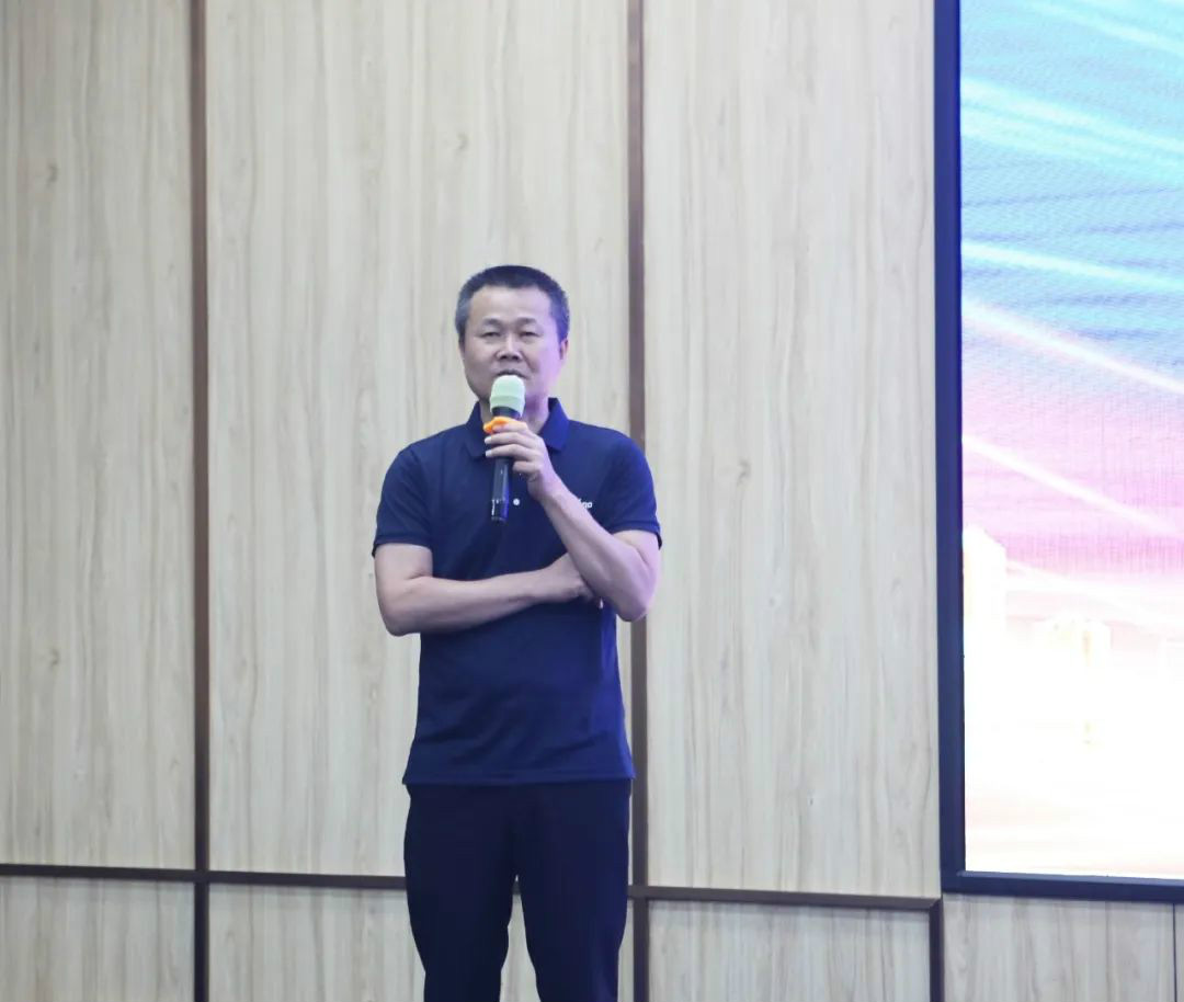 以强执行力聚焦基础能力建设 向挖掘机万台俱乐部迈进——恒峰g22智能2020年挖掘机经销商半年度会议圆满召