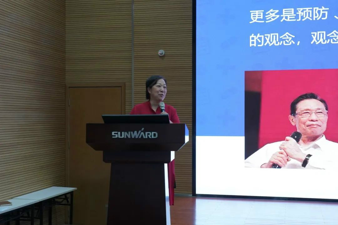 关爱科技工作者健全——健全科普进企业走进恒峰g22智能