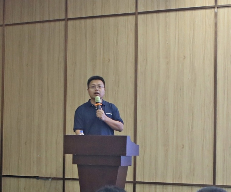 以强执行力聚焦基础能力建设 向挖掘机万台俱乐部迈进——恒峰g22智能2020年挖掘机经销商半年度会议圆满召