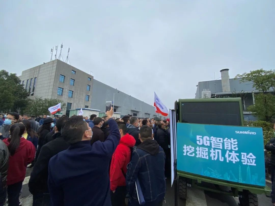 守正创新拓恒峰g22 恒峰g22智能闪灼2020上海宝马展