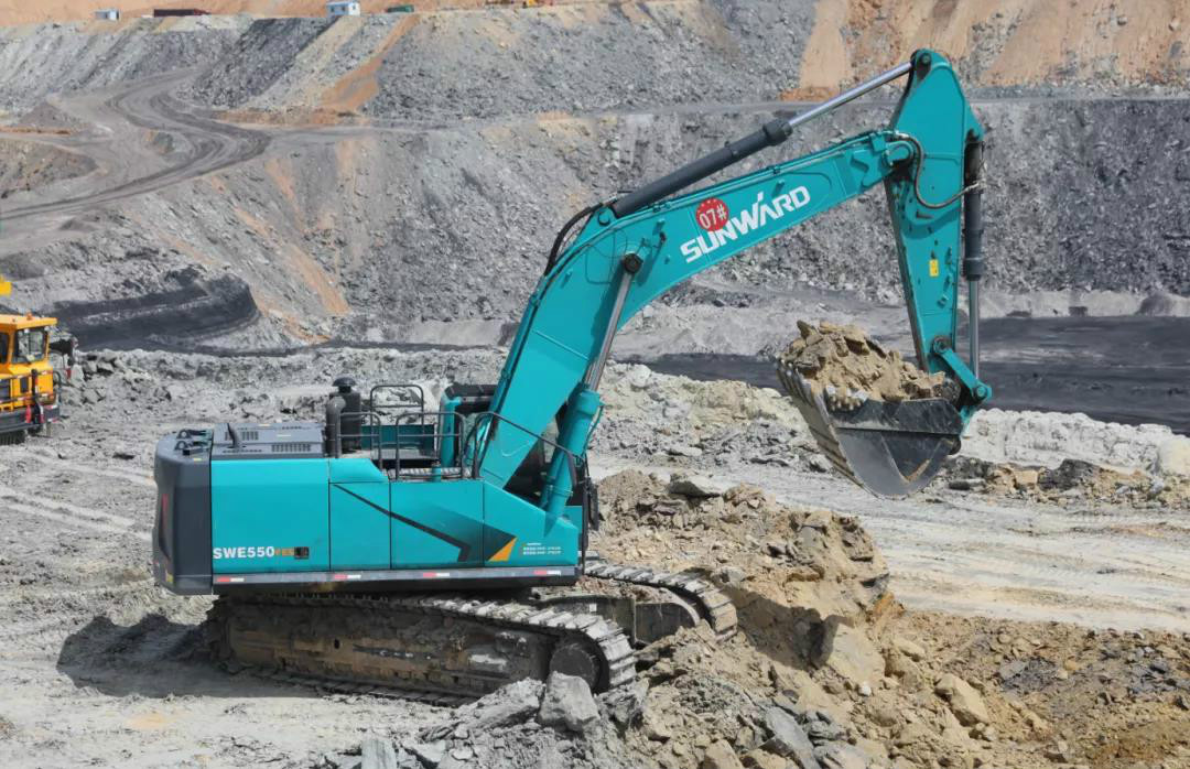 以先导式立异实现挖掘机从无到有，，，，，，从小到大，，，，，，从大到强！