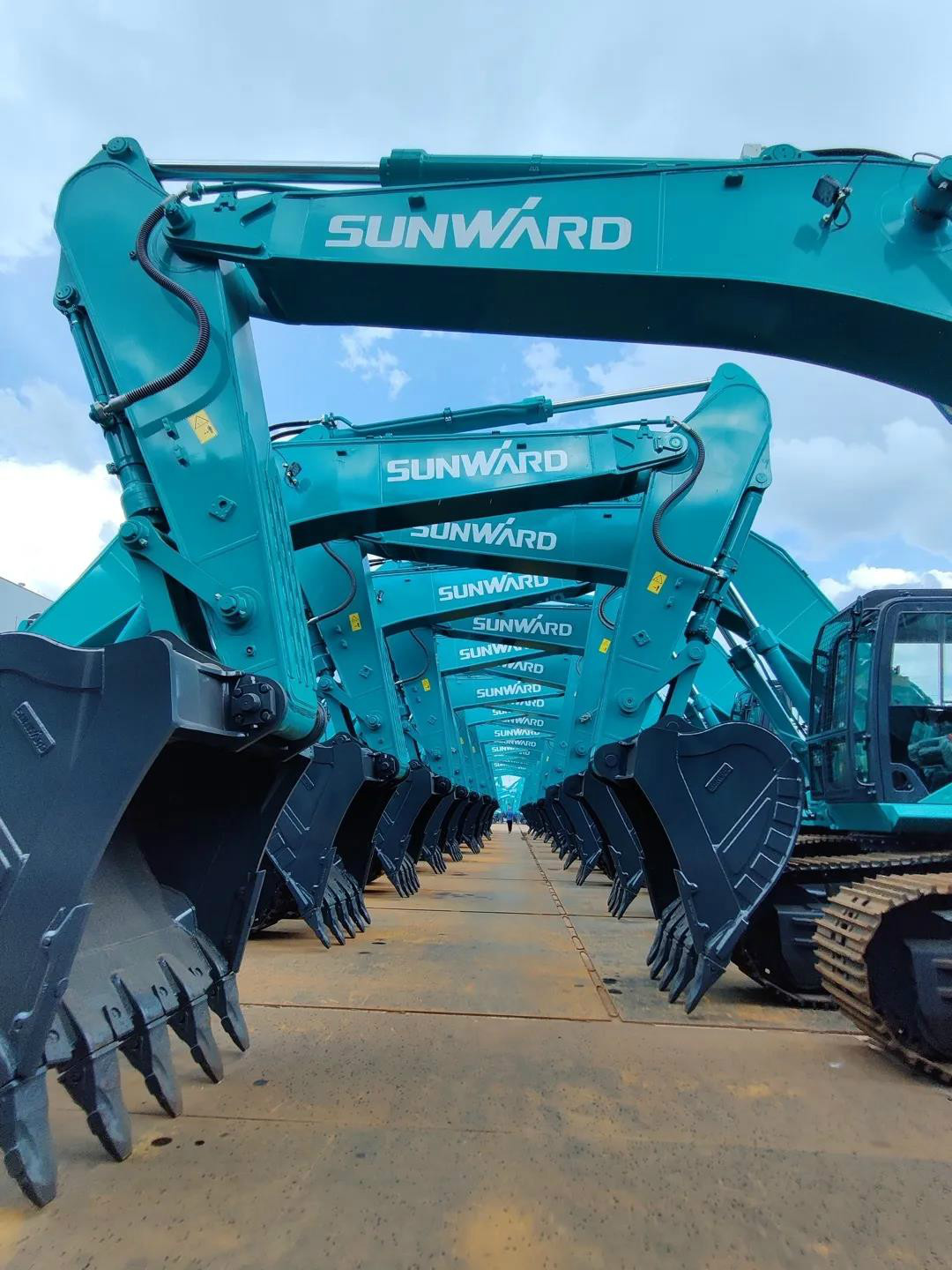 以先导式立异实现挖掘机从无到有，，，，，，从小到大，，，，，，从大到强！