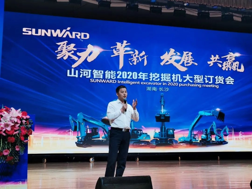 5千万! 恒峰g22智能挖掘机订货会创新高