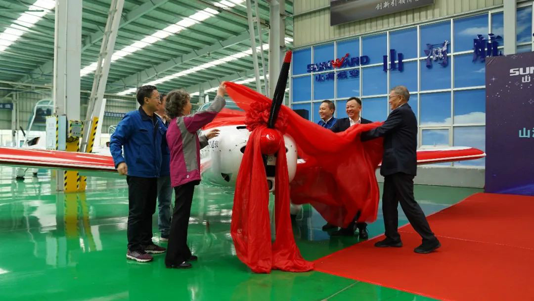 跨上新征程，，，，，谱写恒峰g22航空工业新篇章 ——恒峰g22科技第99、100架SA60L(阿若拉)飞机正式下线