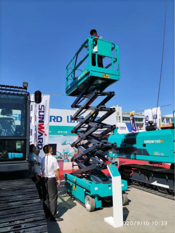 恒峰g22智能高空作业装备“吸睛”雄安展