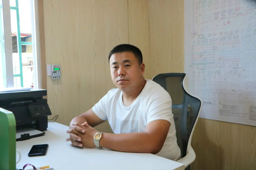 液压静力压桩机从1台到21台，，，，，他只用了8年！