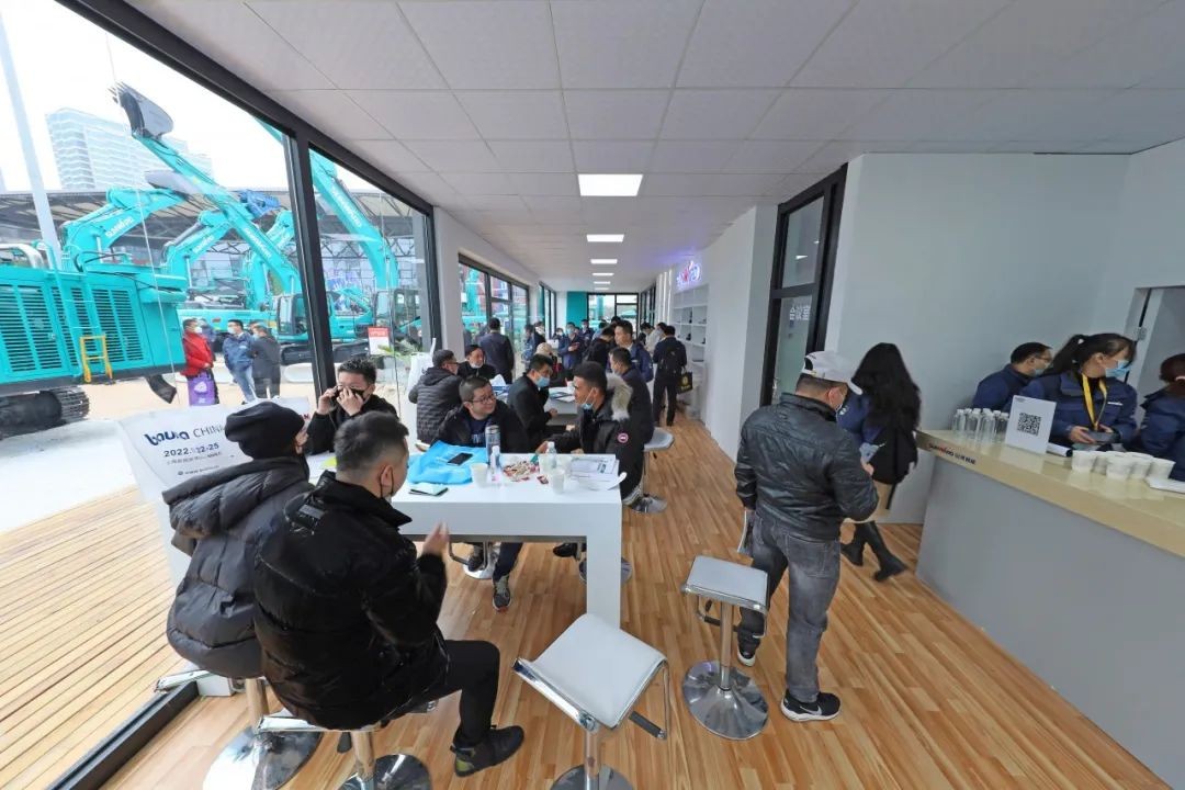 守正创新拓恒峰g22 恒峰g22智能闪灼2020上海宝马展
