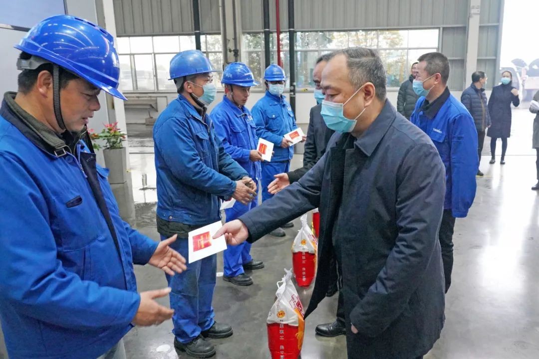 张庆红慰问恒峰g22智能难题党员