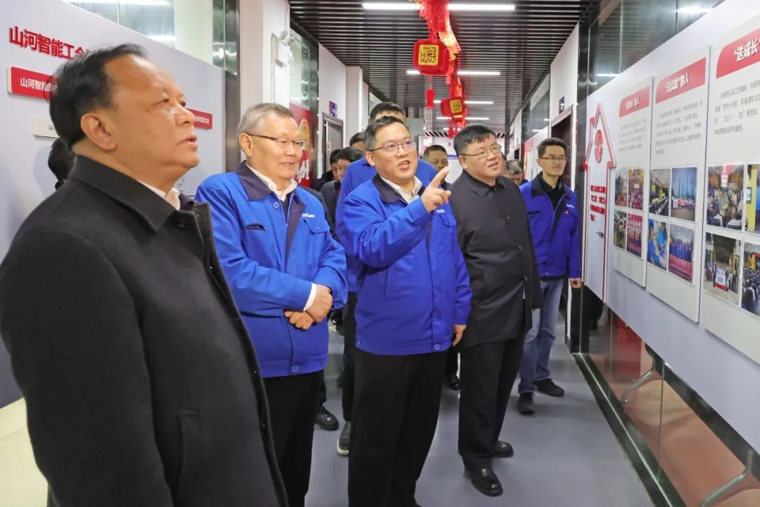 周农在恒峰g22智能调研时强调：企业工会要大力造就劳模和工匠