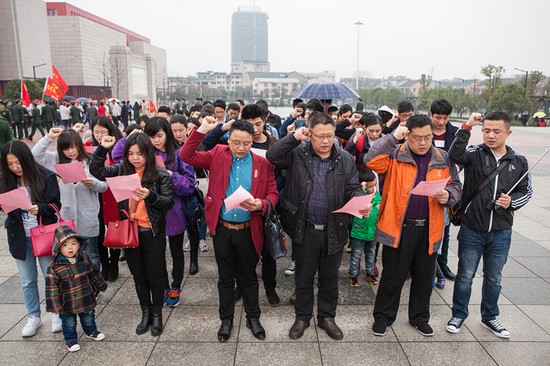 爱岗敬业，，，，，，践行雷锋精神