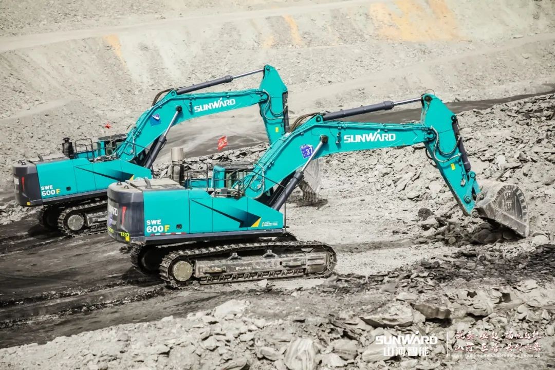 “矿”世能手，，，齐聚恒峰g22智能挖掘机操作手挑战赛