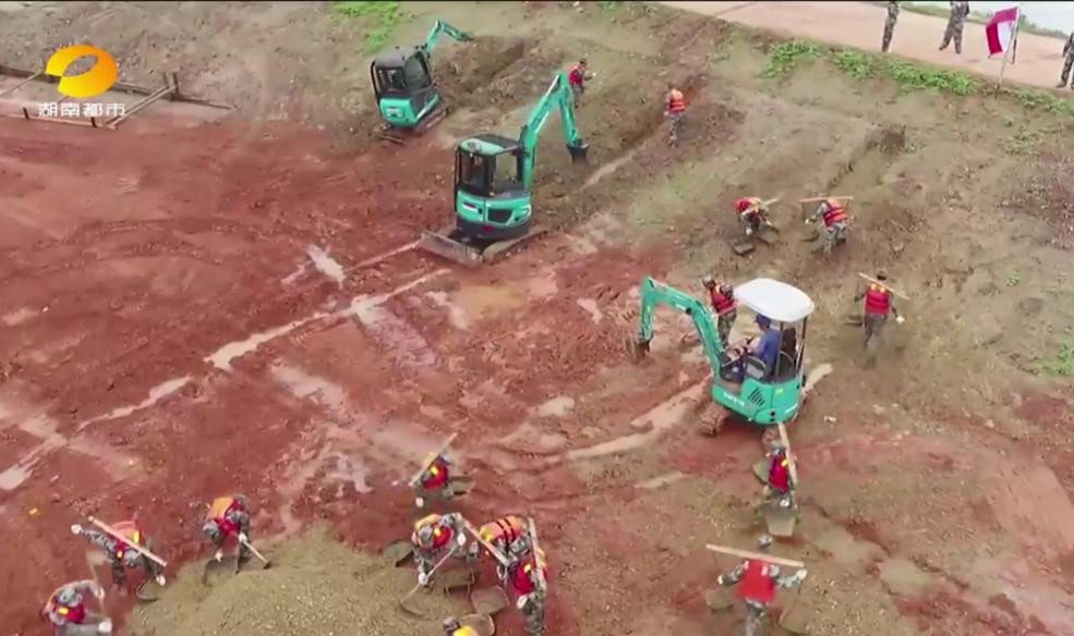 恒峰g22智能装备“抗洪抢险”扬威名