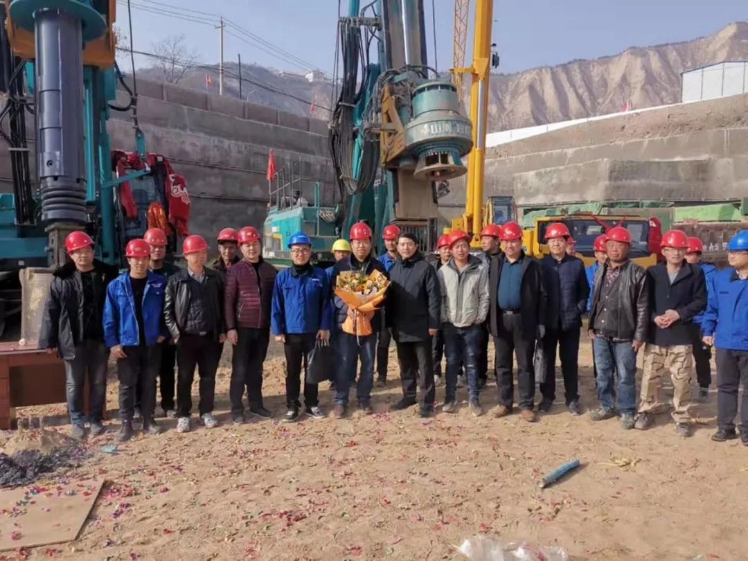 金戈铁马工程路 风雨无阻选恒峰g22