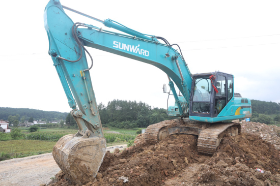 六年六台挖机 邓老板是个“恒峰g22迷”