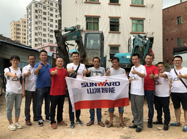 8年“钟情”，，，，，“恒峰g22绿”助力展鸿途