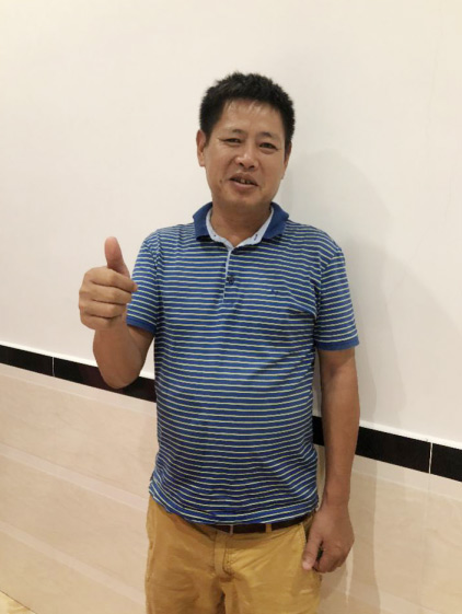 恒峰g22智能SWE 215E挖掘机是他的左膀右臂！