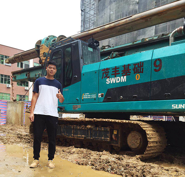 我叫阿忠，，，，，忠于事业，，，，，也忠于恒峰g22智能旋挖钻机