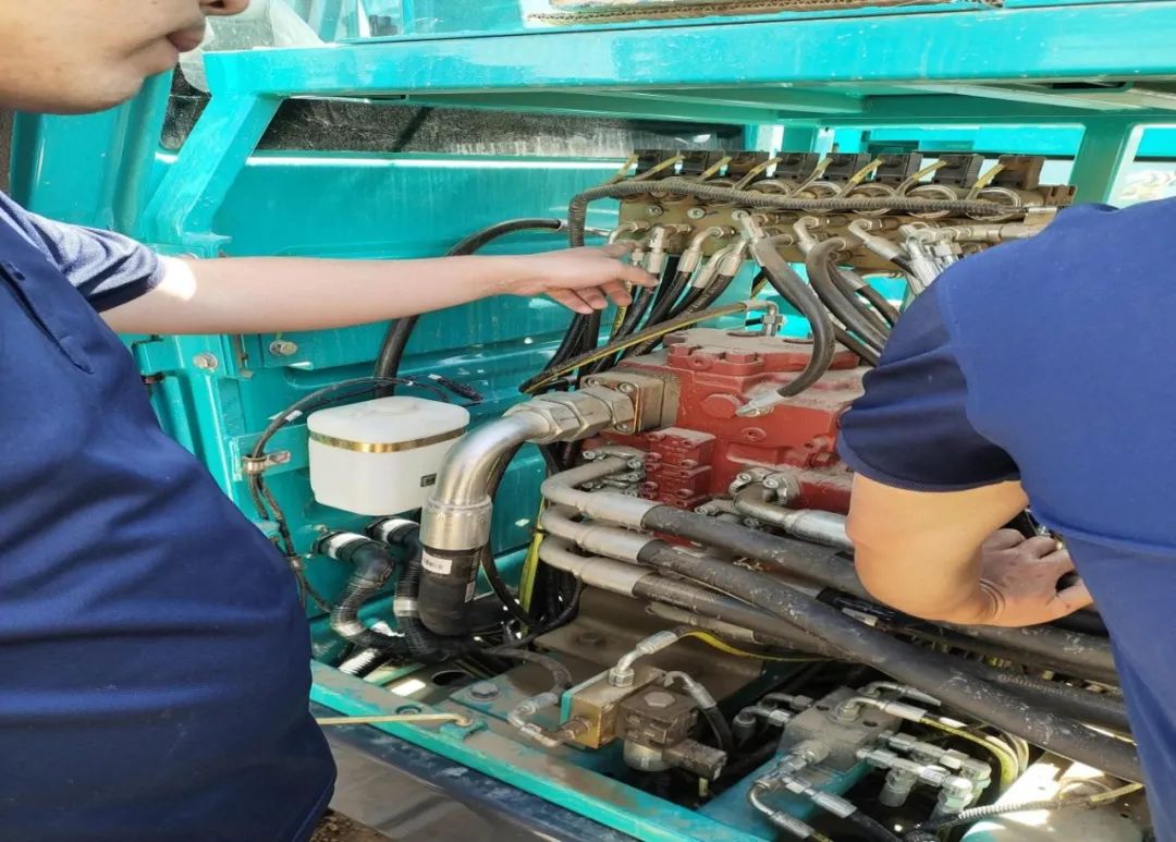 茫茫大西北，，，，，浓浓恒峰g22情！恒峰g22智能全球效劳万里行走进西北