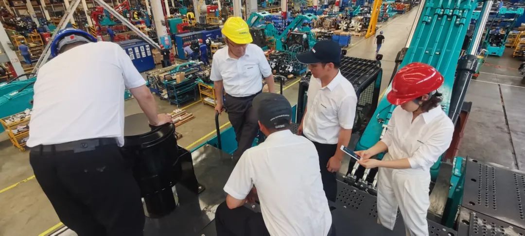 够炫！够酷！恒峰g22智能超大型挖掘机SWE750F下线