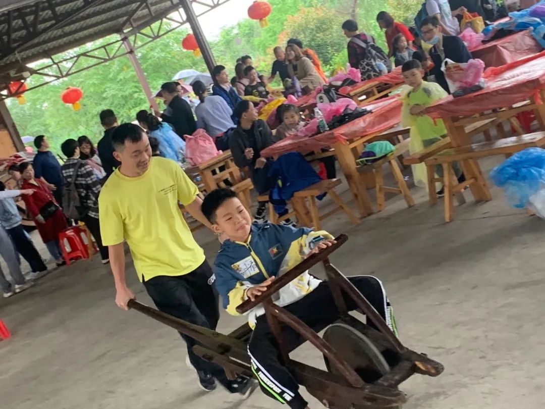 童年差别Young，，，，，稻花香里亲子欢——恒峰g22智能组织开展六一亲子活动
