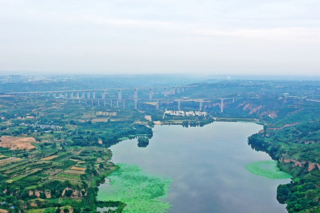 天堑施工，，，，，玉皇阁二号特大桥桩基主力军是恒峰g22智能旋挖钻机 | 百年风华筑漂亮恒峰g22（3）