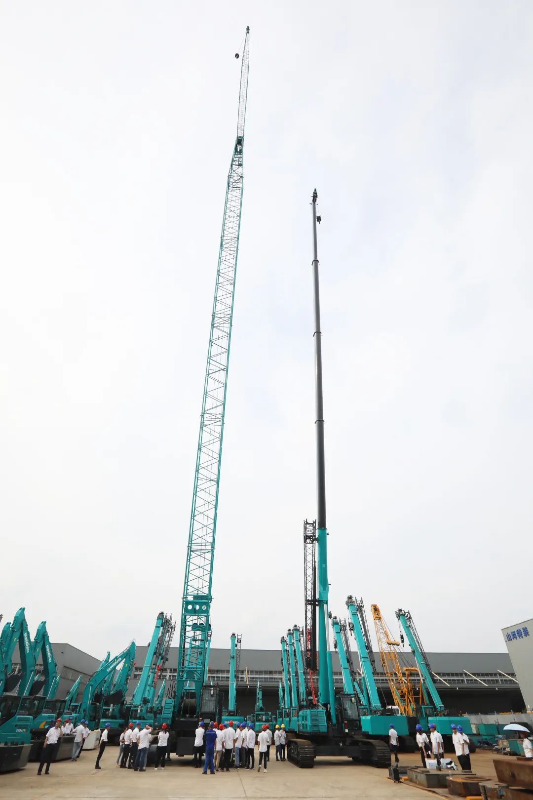 双鹰遨游，，，，，，“E”往无前！——恒峰g22智能新一代E系列起重机下线！