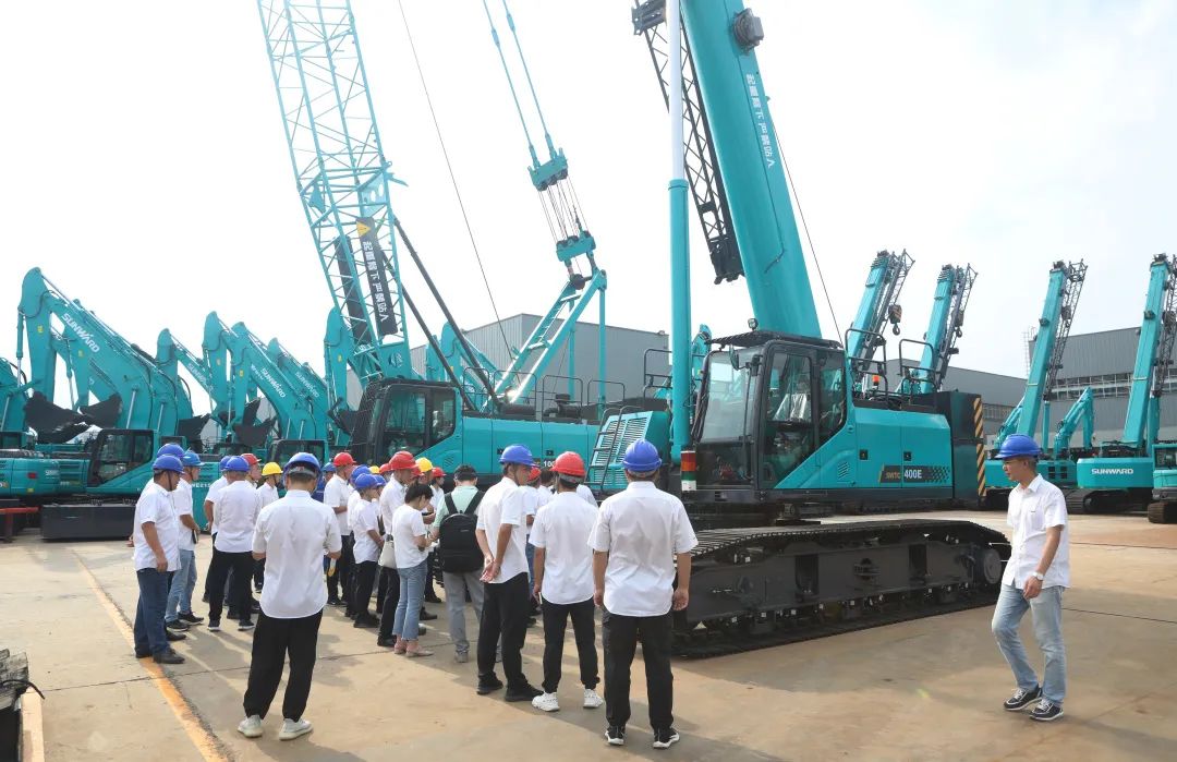 双鹰遨游，，，，，，“E”往无前！——恒峰g22智能新一代E系列起重机下线！