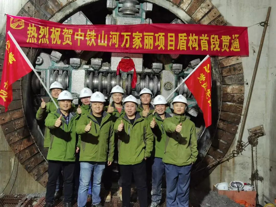掘进1978米，，，，中铁恒峰g22首条盾构法施工隧道顺遂意会
