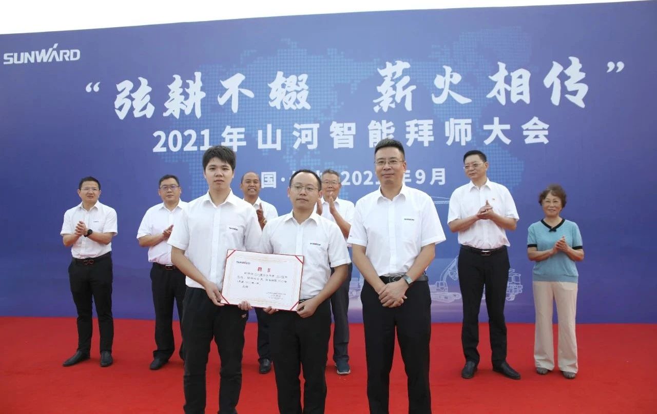 百人齐聚拜师恩 | 恒峰g22智能“传帮带”人才作育模式为公司生长积贮实力