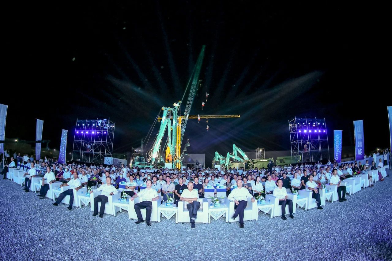 四大成套装备携手登。。。。。。『惴錱22智能立异效果展示会交出“亮眼答卷”