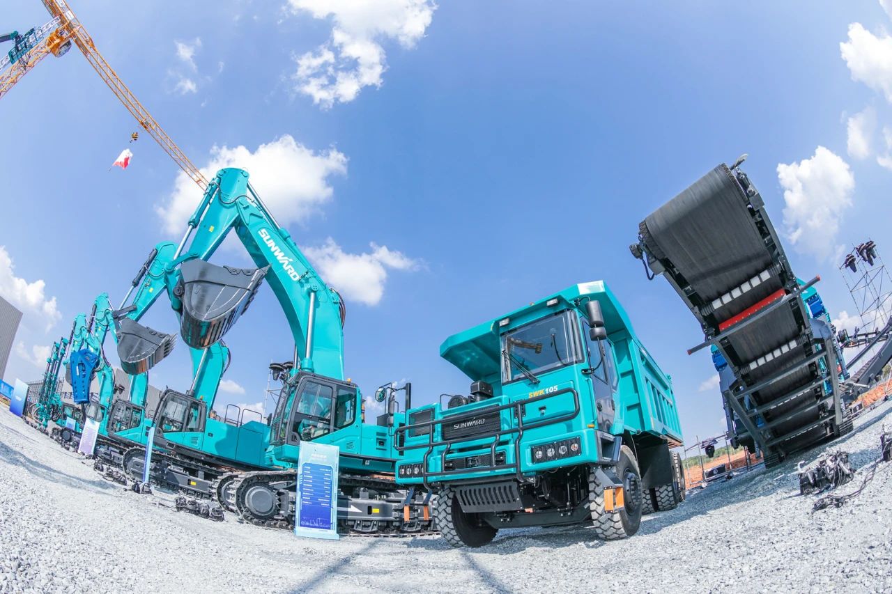 四大成套装备携手登。。。。。。『惴錱22智能立异效果展示会交出“亮眼答卷”