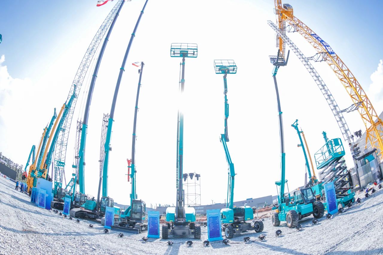 四大成套装备携手登。。。。。。『惴錱22智能立异效果展示会交出“亮眼答卷”