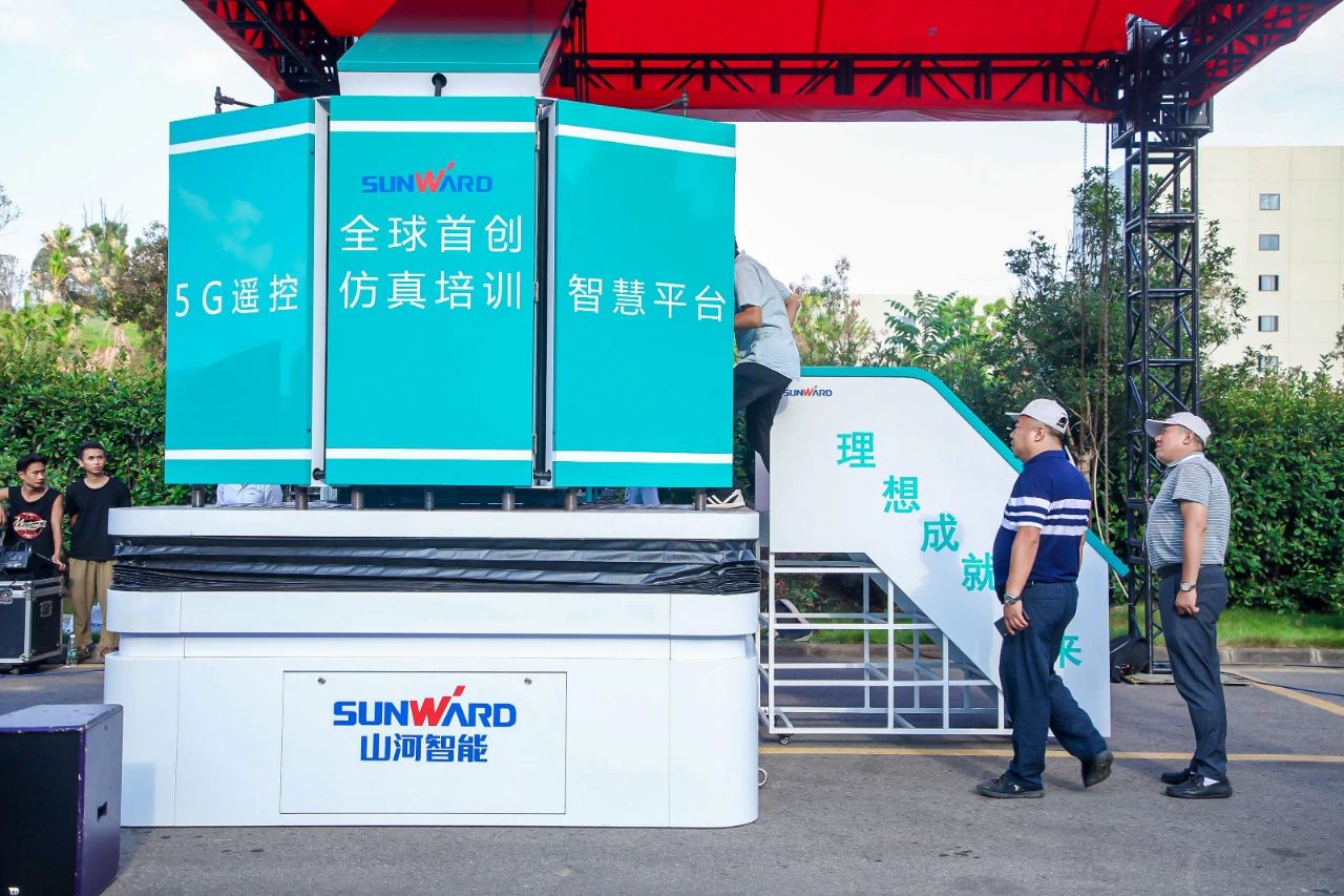 远程？？？+仿真培训！全球首创5G？？？胤抡媾嘌抵腔燮教ň柿料