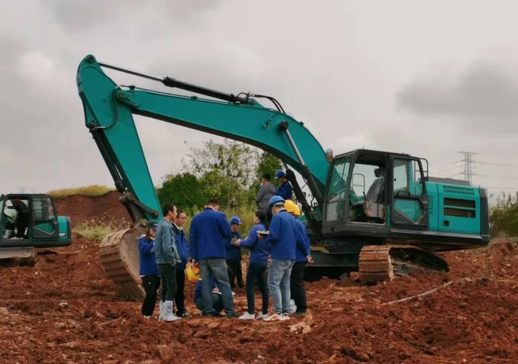 一起来“找茬”！10位“超等体验官”试驾恒峰g22智能最新“F系列”挖掘机