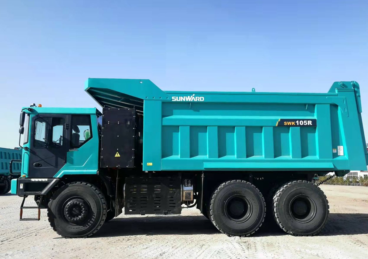 新能源，，，，，长续航！恒峰g22智能首台LNG增程式宽体矿卡下线交付