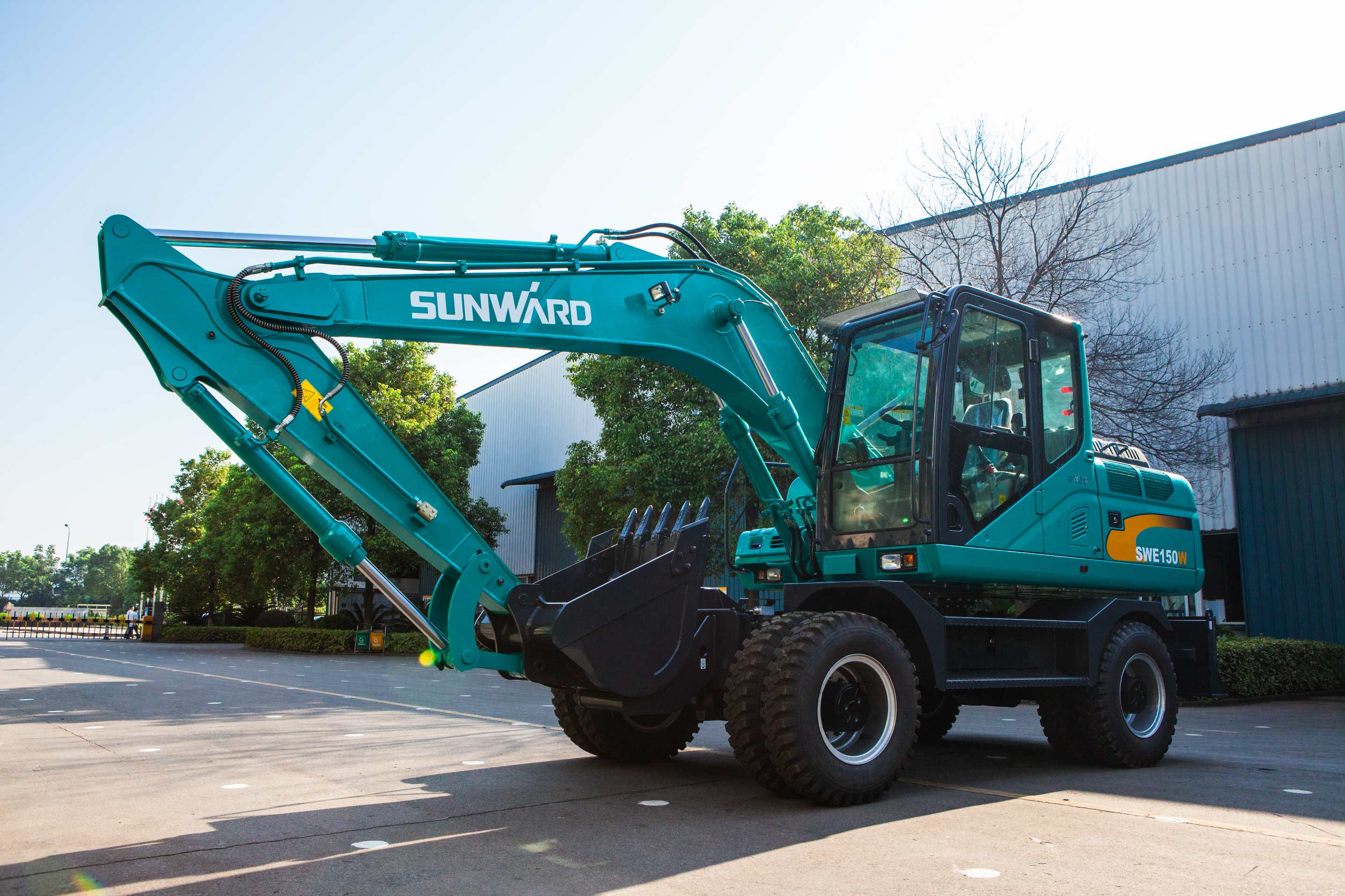 轮胎式挖掘机和履带式挖掘机，，，你更看好哪个？？？？？