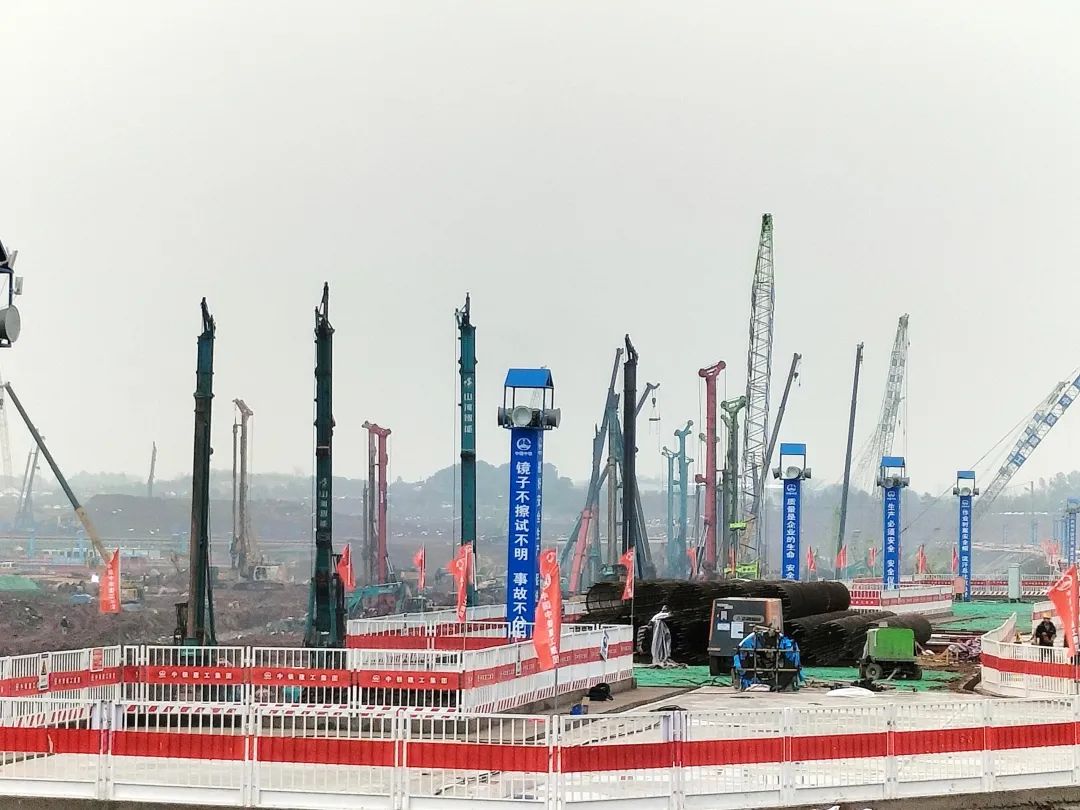 “恒峰g22绿”精彩亮相！恒峰g22智能装备周全助力长沙机场改扩建项目