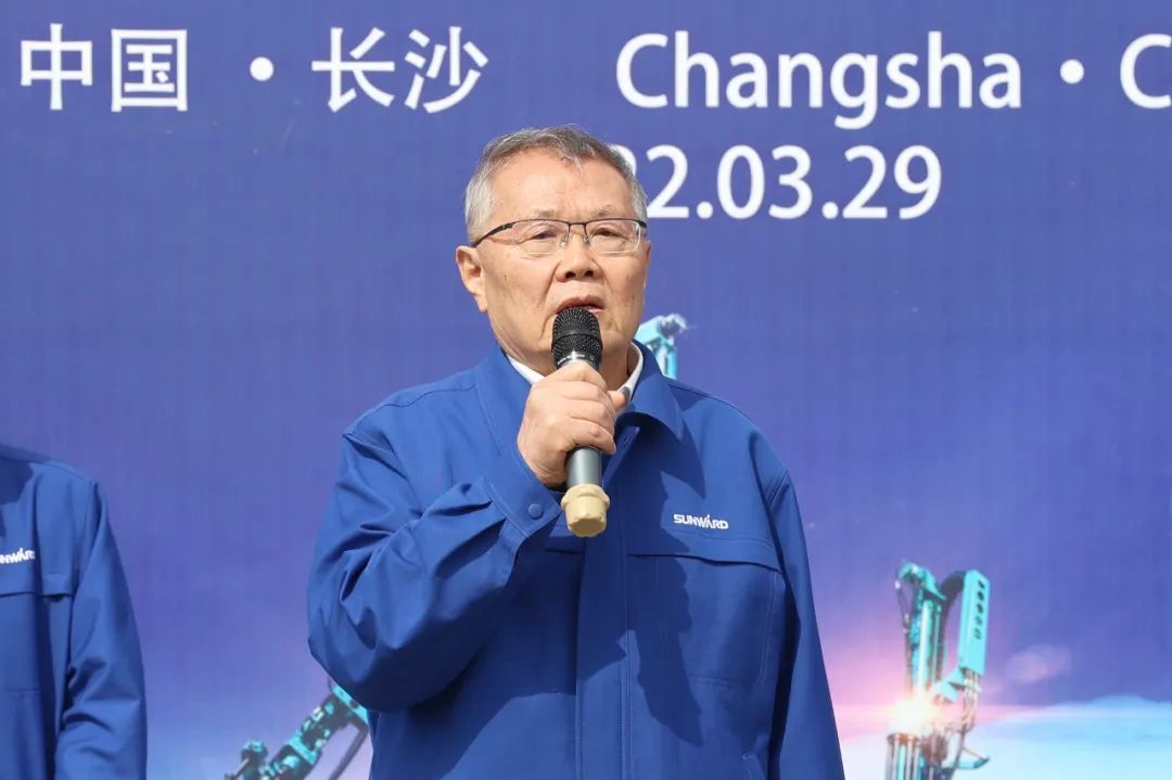 征战全球市场。。『惴錱22智能凿岩装备批量发货